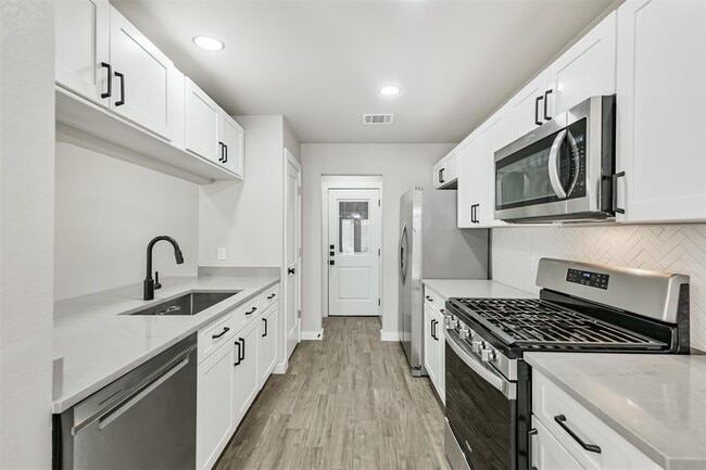 Building Photo - 10615 Prospect Hill Dr