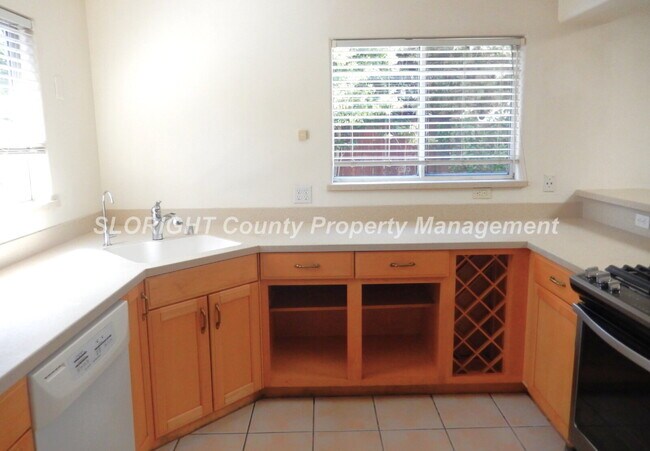 Building Photo - AVAILABLE JULY - Light and Airy Laguna Lake Home - 4 Bed / 2 Bath