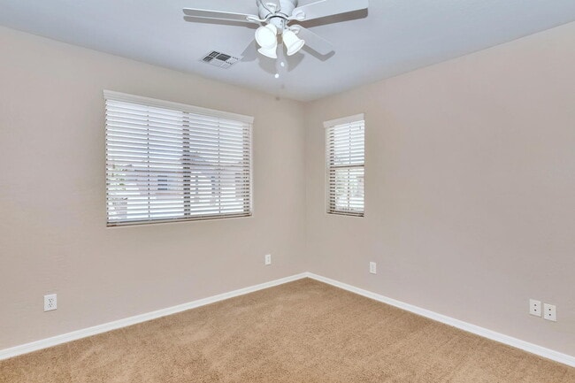Building Photo - "Spacious 4-Bed Townhouse Oasis in Anthem – Modern Comfort Awaits!"