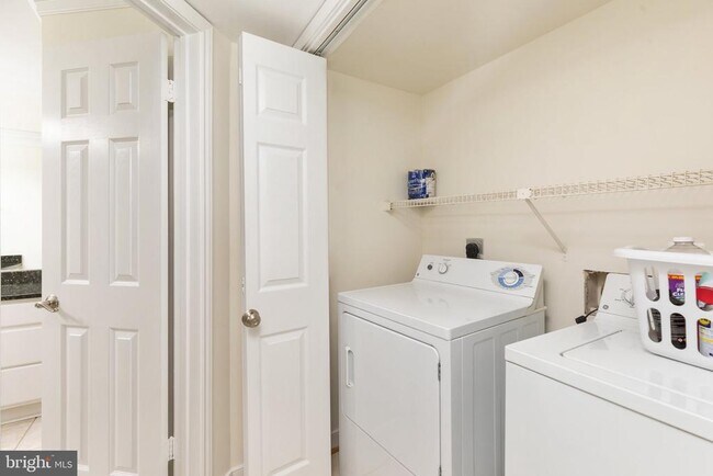 Building Photo - 3922 Penderview Dr