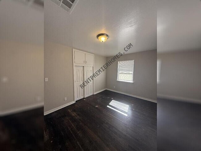 Building Photo - 4804 N Woodward Ave