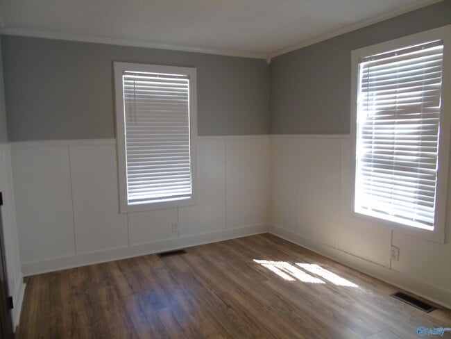 Building Photo - 303 McCullough Ave NE