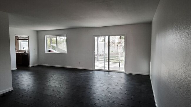 Building Photo - Contemporary 4-bedroom, 3-bath remodeled h...