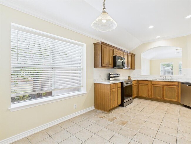 Building Photo - 136 Winter St