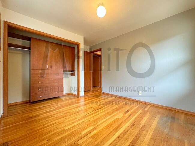 Building Photo - Stunning & Spacious South Hill Home