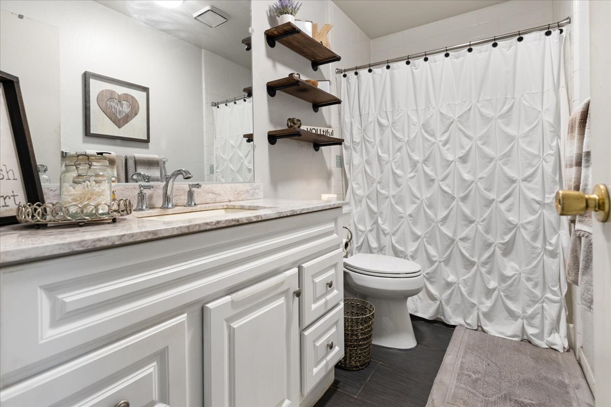 Building Photo - 1581 W Swain Rd