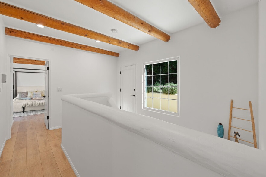 Landing to upper yard and bedroom level - 25648 Timpangos Dr