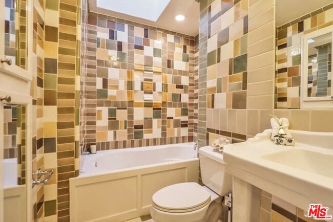 Building Photo - 1847 E Del Mar Blvd