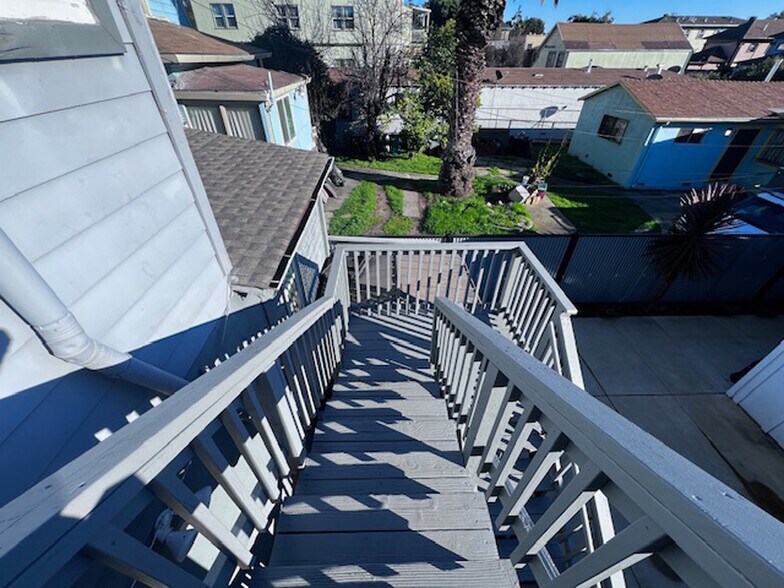 Building Photo - 709 32nd St