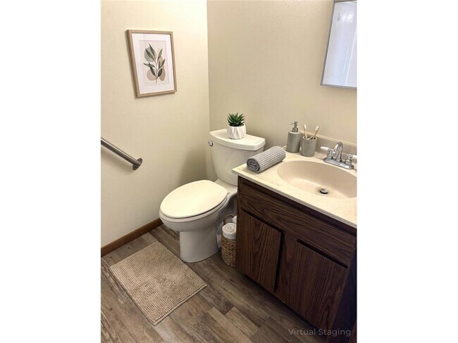 Building Photo - 102 Madison Ave N