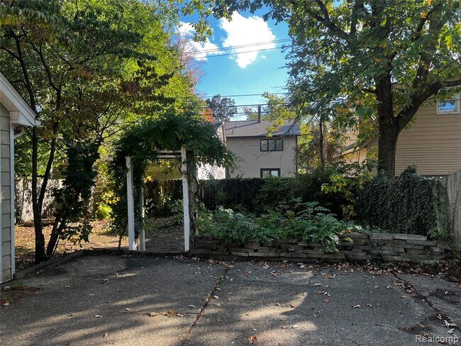 Building Photo - 1072 Ridgedale Ave