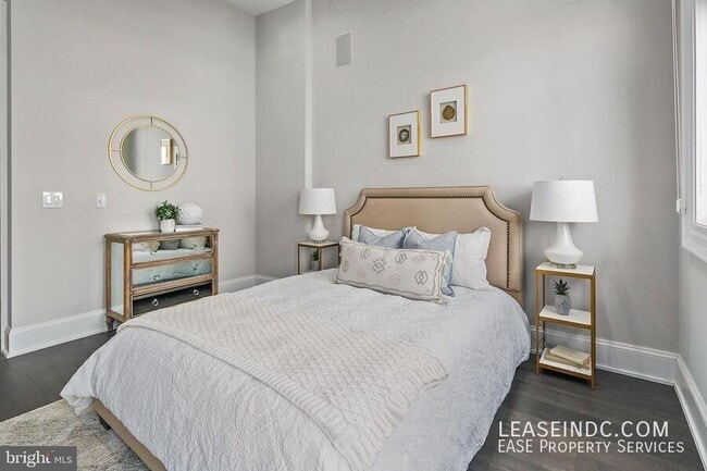 Building Photo - 1330 Vermont Ave NW