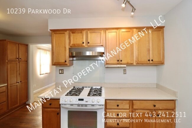 Building Photo - 10239 Parkwood Dr