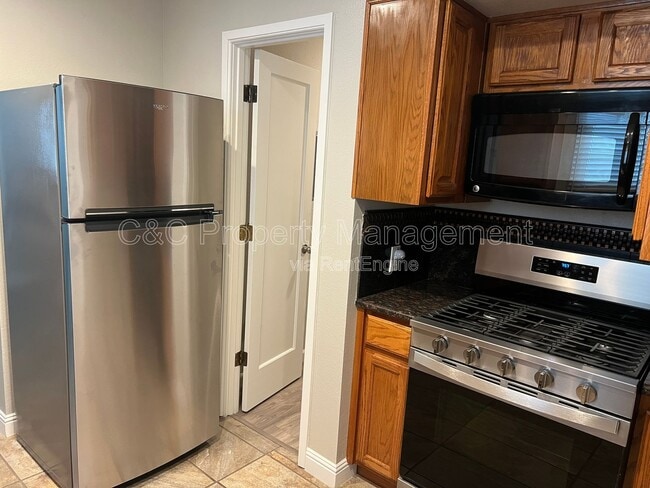 Building Photo - 143 Gleason Ave