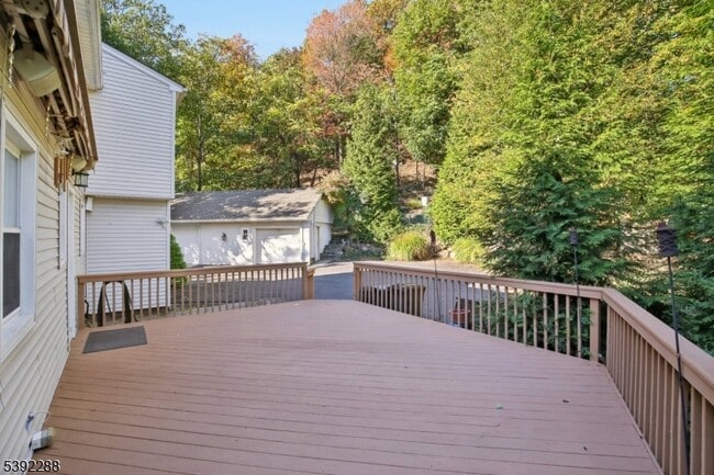 Building Photo - 442 Rifle Camp Rd