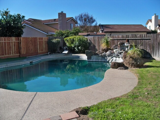 Building Photo - Northeast Modesto With Pool