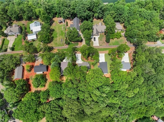 Building Photo - 8079 Beachwood Dr