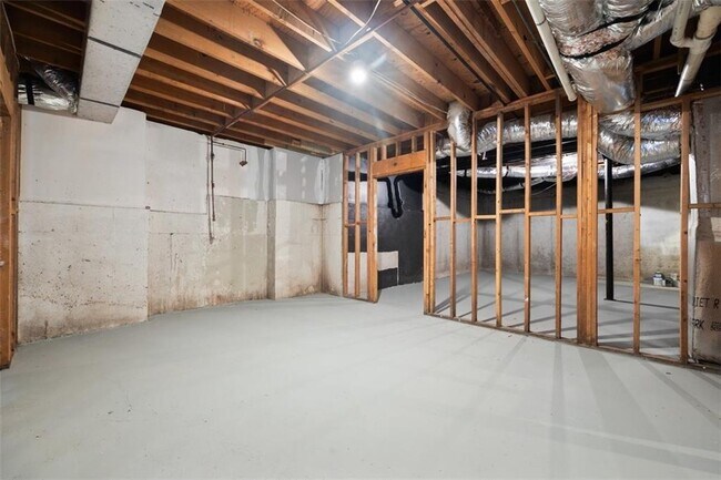 Building Photo - 2120 Skyland Cove Ln SW