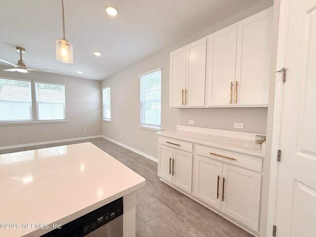 Building Photo - 878 Cedar Slough Dr