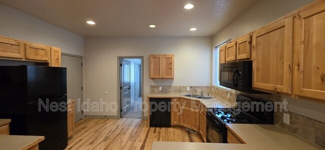 Building Photo - 2018 S Arcadia St