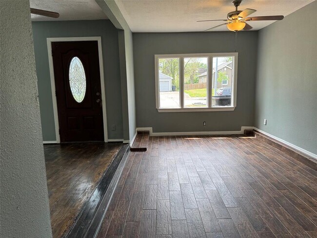Building Photo - 3811 Florinda St