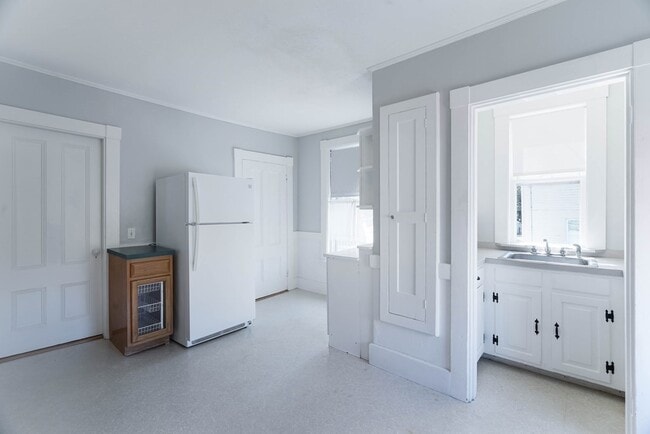 Building Photo - 2 Messervy St