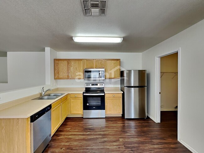 Building Photo - 1212 E Renegade Trl