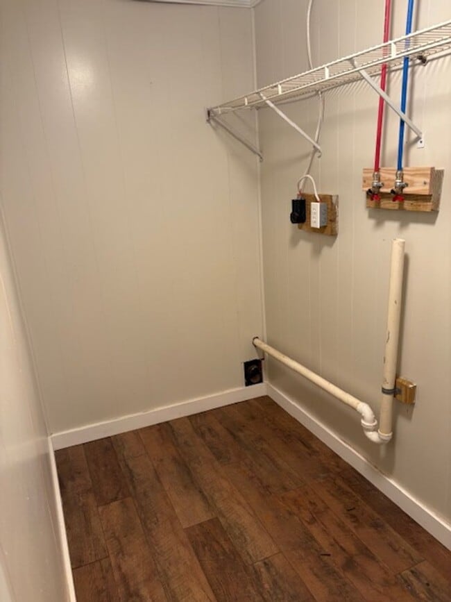 Building Photo - 5 bed and 3 bath (4 bed/2bath house) & (1 bed/1 bath home)