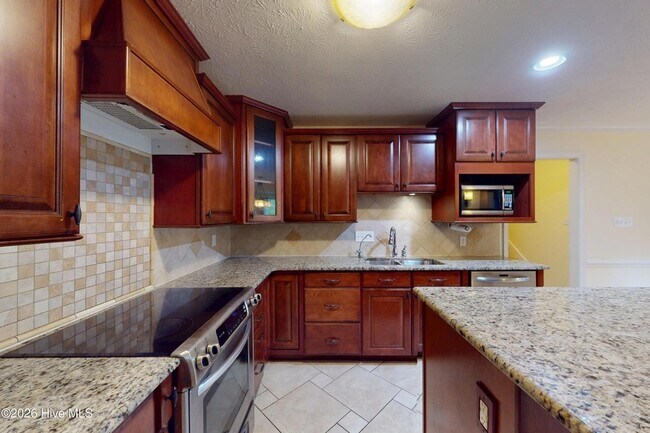 Building Photo - 464 Summerlea Dr