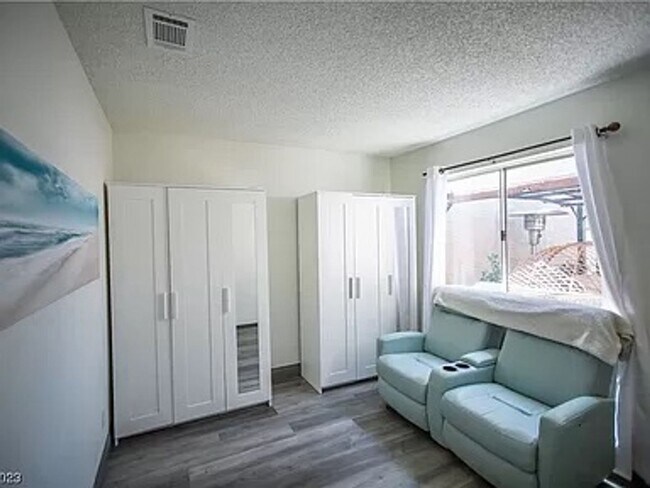 Building Photo - 1 YEAR LEASE FURNISHED OR UNFURNISHED, SHORT TERM 3 MONTH MINIMUM ALSO AVAILABLE