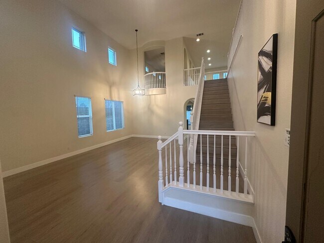 Building Photo - 45811 Honeysuckle Ct