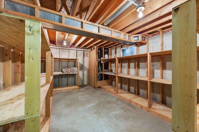 Building Photo - 190 Amherst Dr
