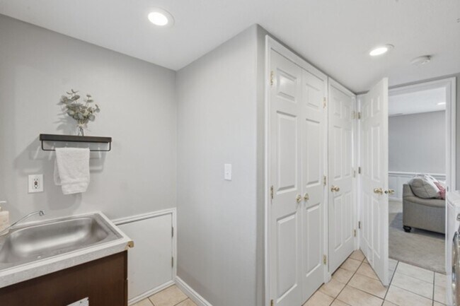 Building Photo - Gorgeous Lehi Home
