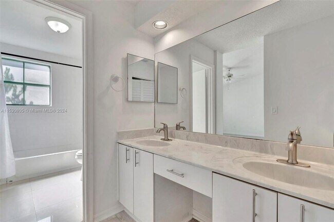 Building Photo - 1381 NW 126th Way