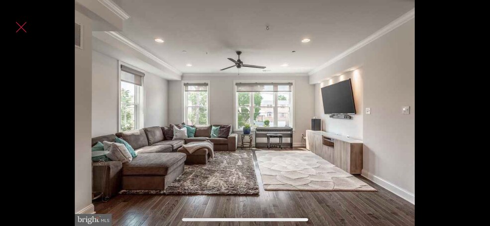 Building Photo - 869 N 5th St