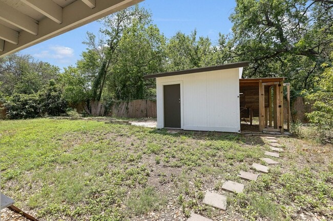 Building Photo - 403 Flournoy Dr