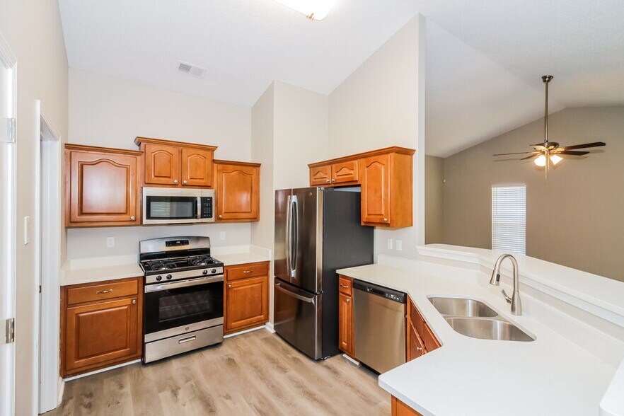 Building Photo - 8153 Green Valley Cove