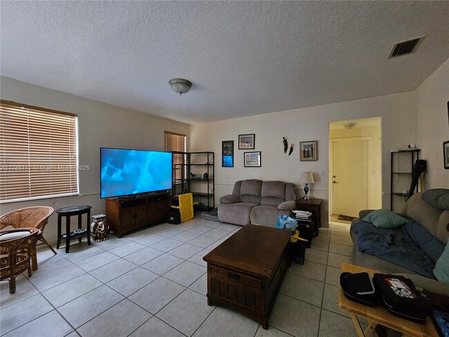 Building Photo - 4653 NW 94th Pl