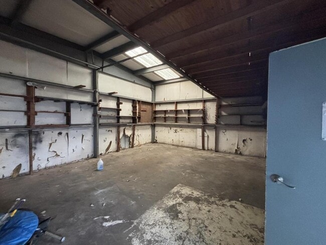 Building Photo - 806 N Capelle St