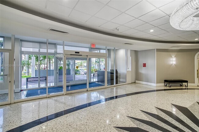 Building Photo - 3140 S Ocean Dr