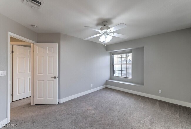 Building Photo - 20 Fantasia Ln