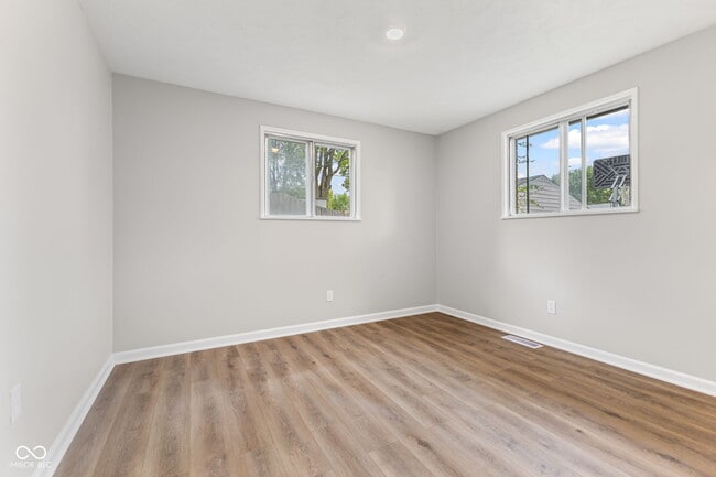 Building Photo - 111 W Southern Ave