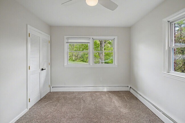 Building Photo - 415 Mountain View Rd