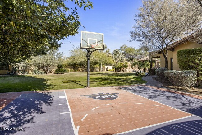 Building Photo - 9222 E Rimrock Dr