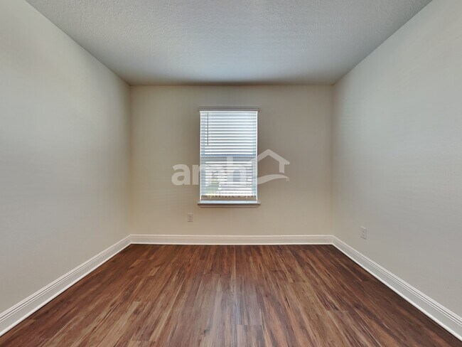 Building Photo - 27380 St Andrews Ave