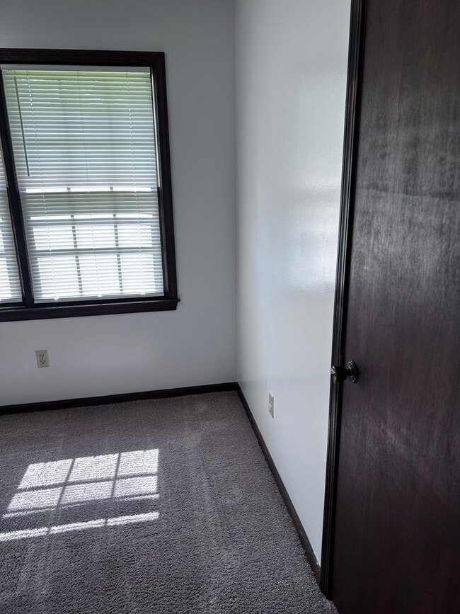 Building Photo - 1601 Cedarbrook Dr