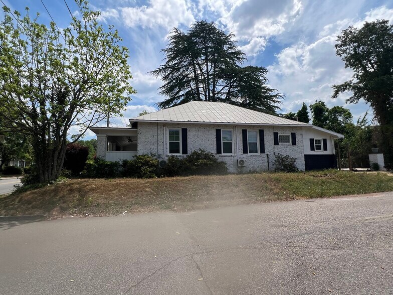 Building Photo - 214 W Buena Vista Ave