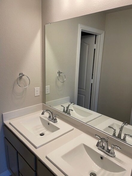 Building Photo - 3714 Malibu Dr