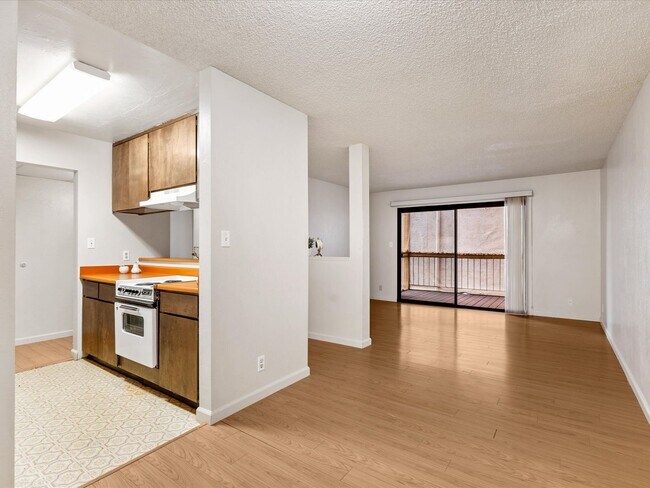 Building Photo - 2955 Lakeside Dr