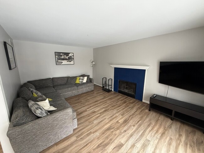 Building Photo - 1719 Charms Rd